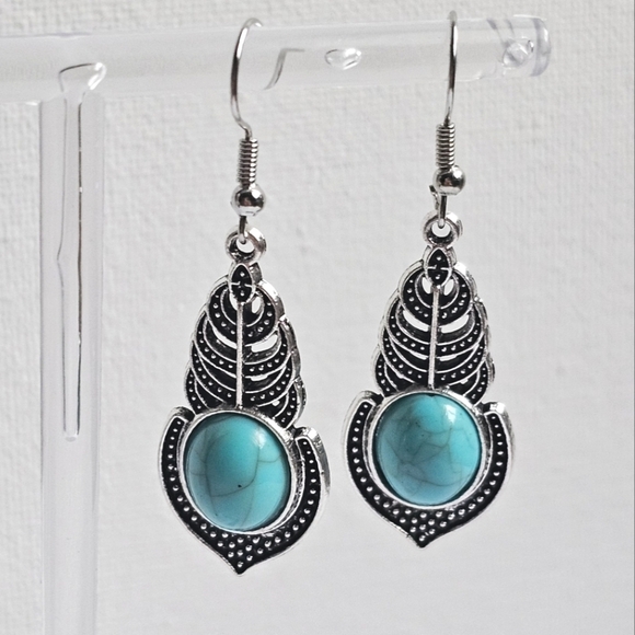Boho vintage style faux turquoise feather silver tone fashion earrings NWOT